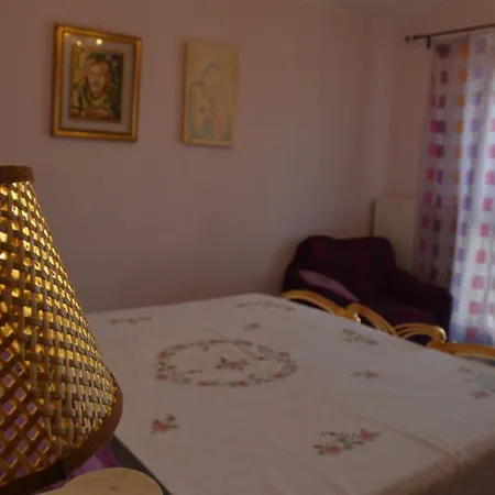 Holiday home Casolare Le Querce Colleluccio