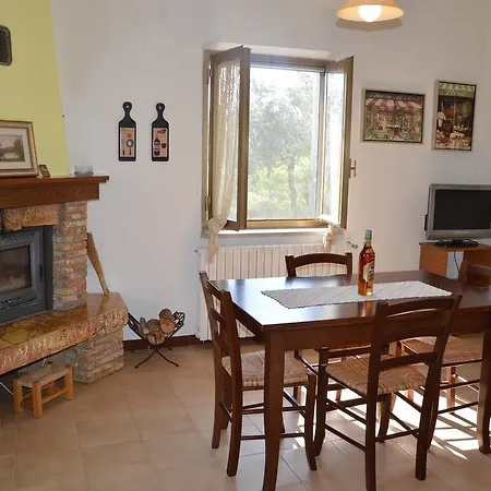 Holiday home Casolare Le Querce Colleluccio